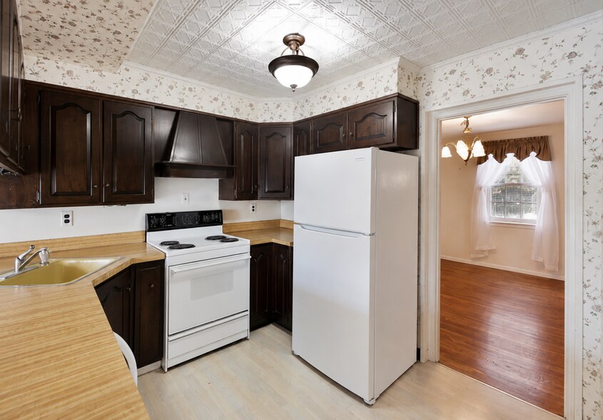Building Photo - 420 Forest Hills Ave