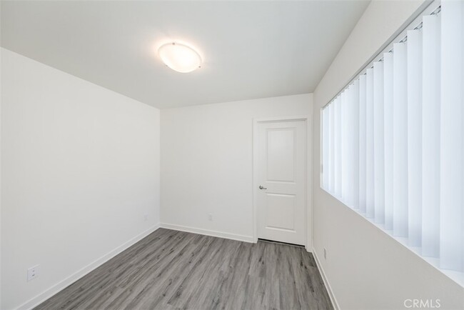Building Photo - 9124 Huntington Dr
