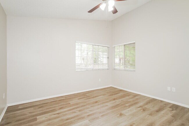 Building Photo - 565 Portland Cir