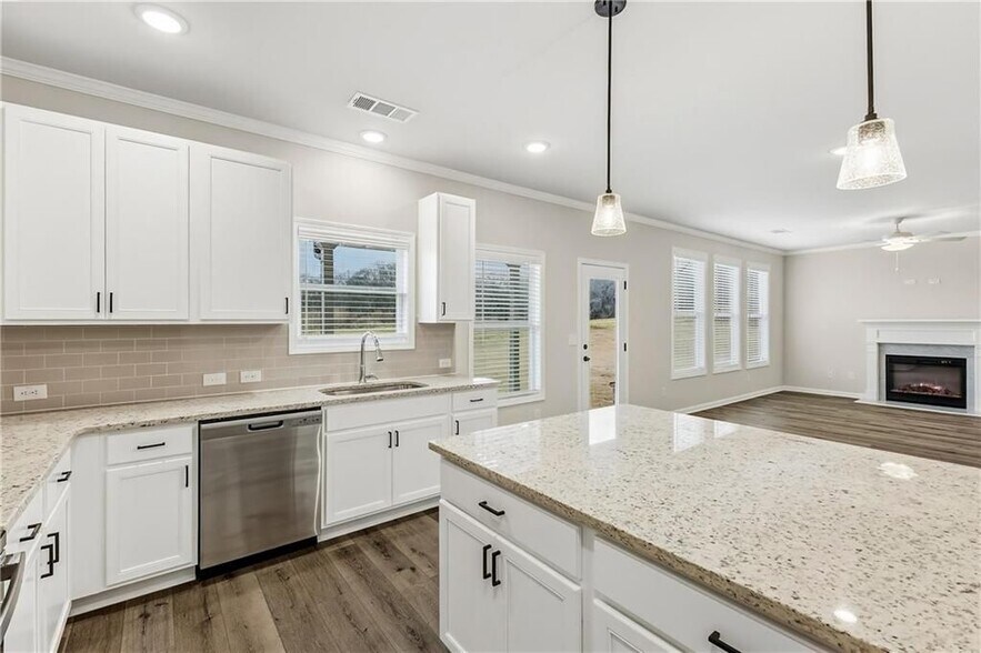 Building Photo - 2500 Sunny Hill Rd