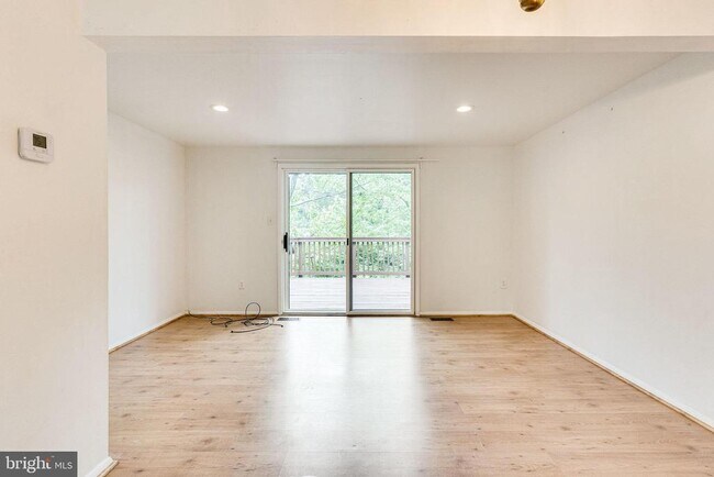 Building Photo - 2841 Shepperton Terrace