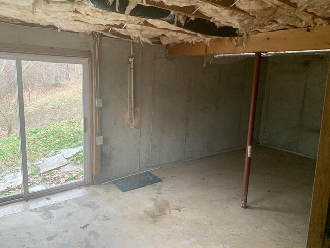 Building Photo - 70 Leslie Ln