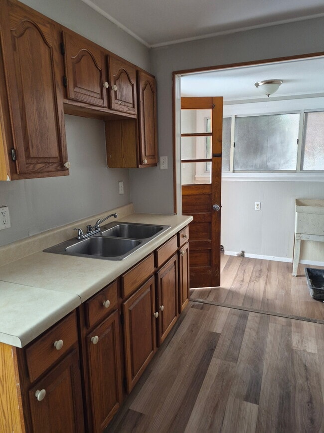 Building Photo - 805-807 Pittsburgh St