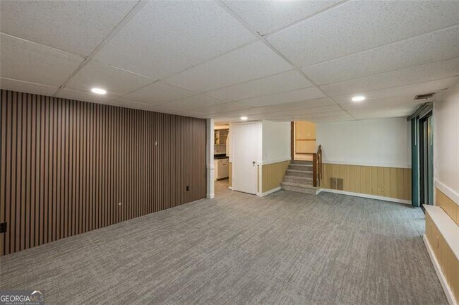 Building Photo - 4535 Kings Crossing Dr NE