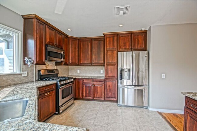 Building Photo - Beautifully Remodeled, Bright & Airy Home w/ Detached Bonus Room w/ Bath & 1-Car Garage, Front Ya...