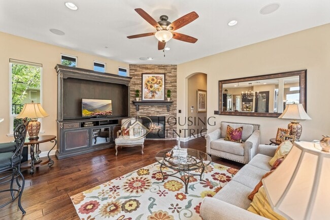 Building Photo - Executive Gated Serrano Golf-Course Home with Views of the 16th Hole!