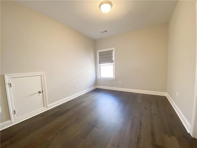 Building Photo - 3520 Weston Ave