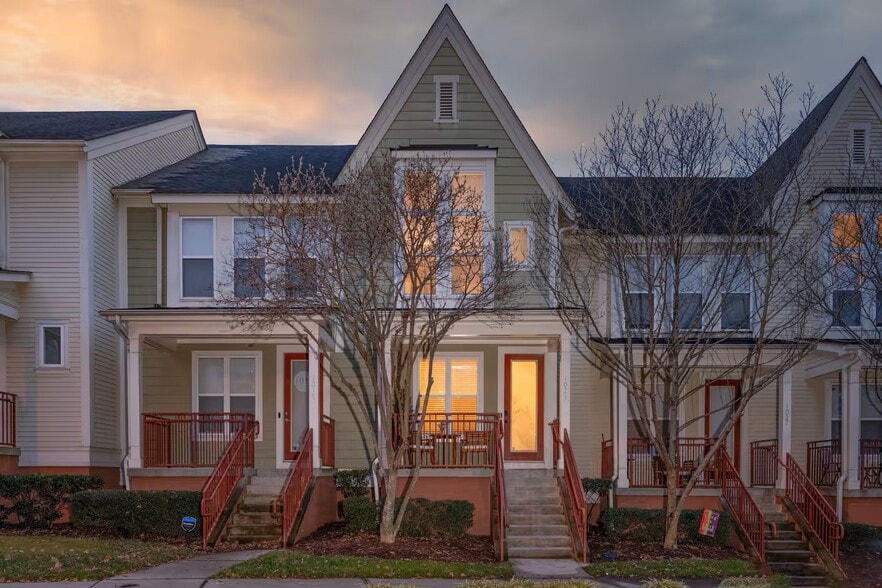 Building Photo - 1023 Sycamore Green Pl