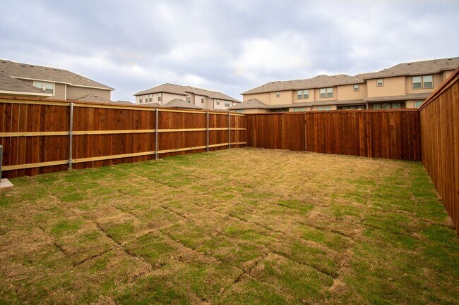 Building Photo - 347 Madison Oaks Ave