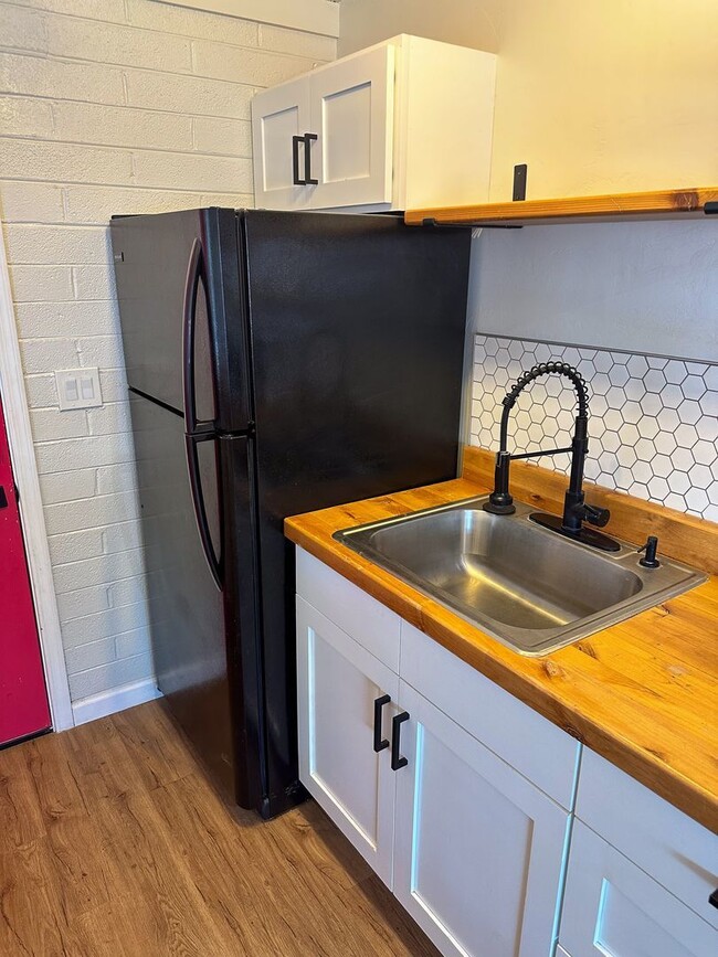 Building Photo - 2770 N Forgeus Ave