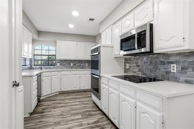 Building Photo - 2212 Valcourt Dr