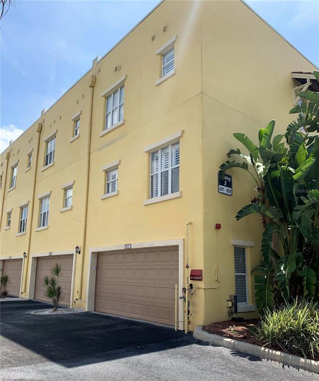 Building Photo - 601 Casabella Cir