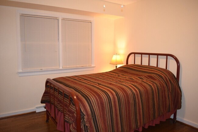 Bedroom 2 - 1108 Ardmore Dr