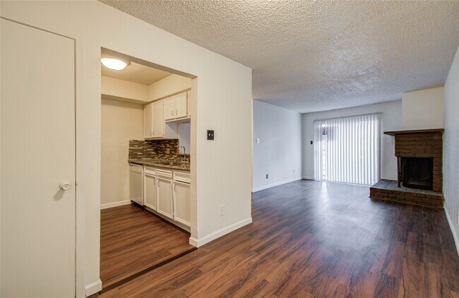 Building Photo - 2800 Jeanetta St