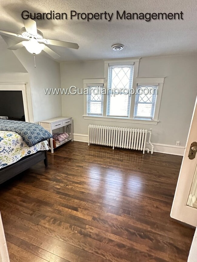 Building Photo - East Harriet Single Family Home, 2 Car Gar...