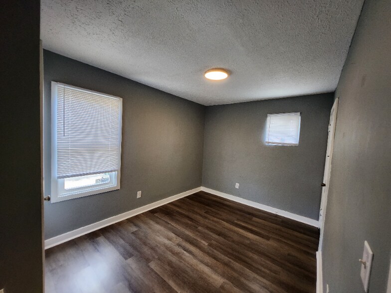 Building Photo - 478 S Richardson Ave