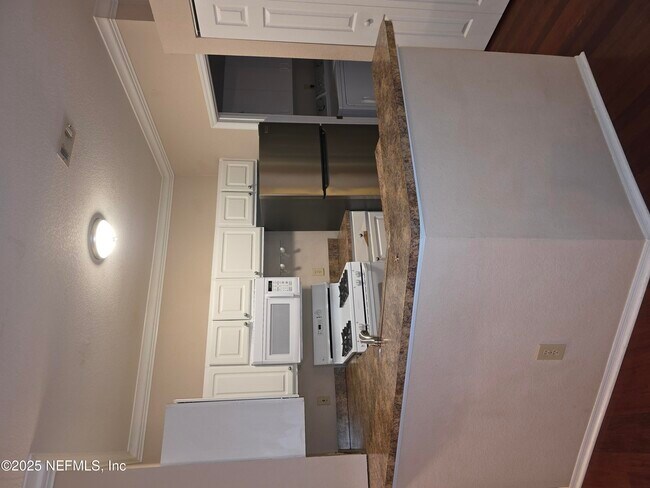 Building Photo - 13810 Sutton Park Dr N