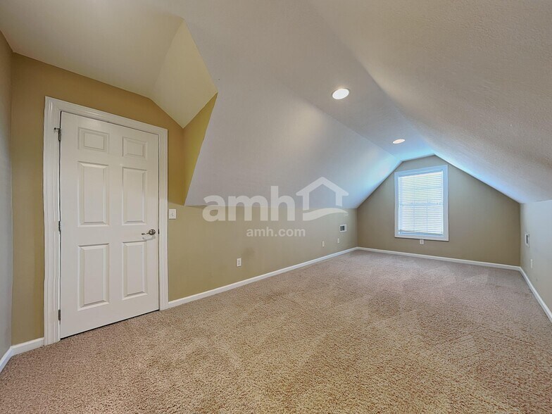 Building Photo - 1729 Bonnie Roach Ln