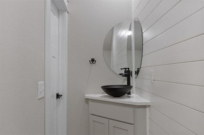 Building Photo - 3 Pickering Dr