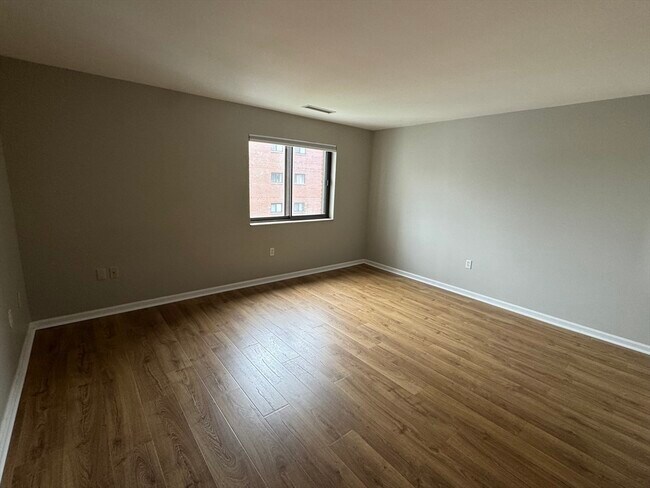 Building Photo - 22 9th St