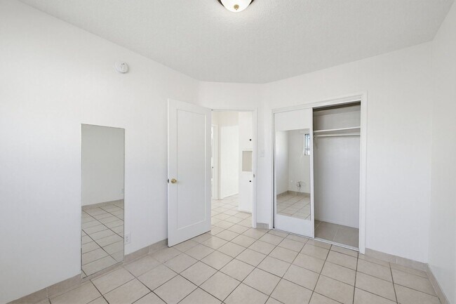 Building Photo - 1224 Normandie Ave