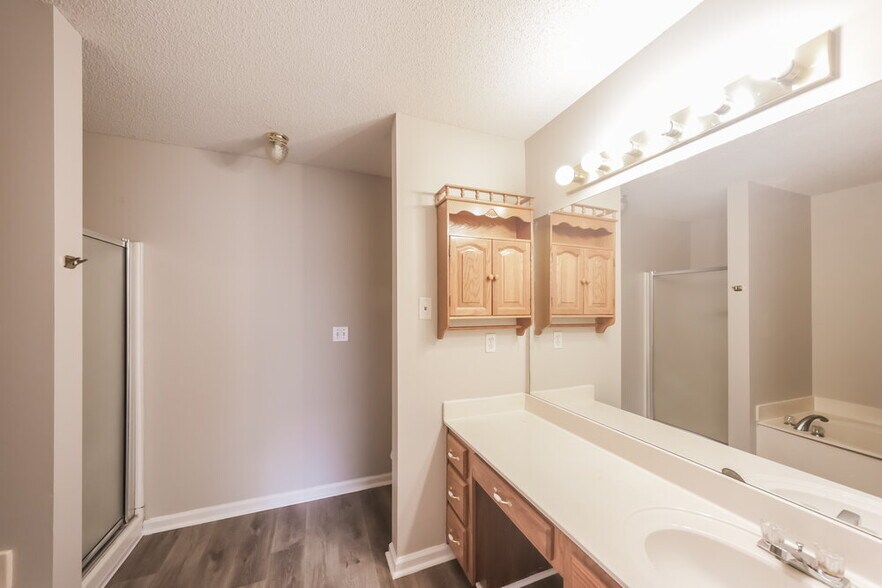 Building Photo - 923 Remington Cove