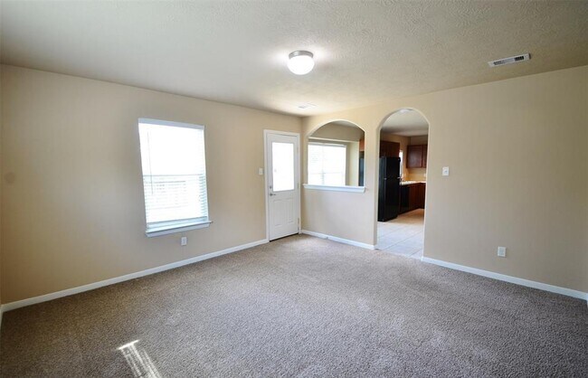 Building Photo - 5015 Willow Point Dr