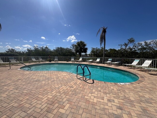 Building Photo - 3BR 3BA Townhome w/ Beach View +  Pool + Updated Kitchen + Balcony/Patio in Hidden Harbour