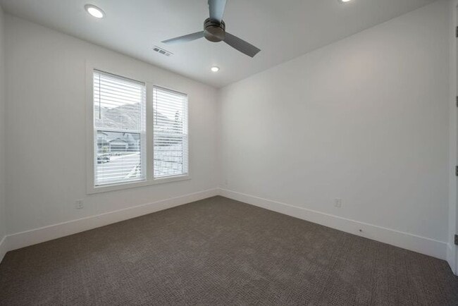 Building Photo - SPECTACULAR VIEWS, MIL APT, BRAND NEW MOUN...