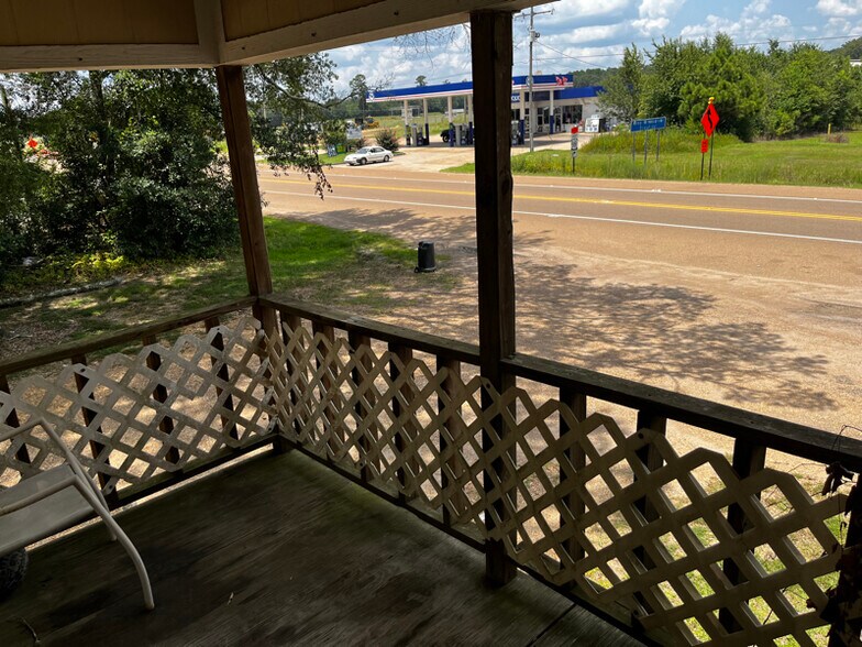 Building Photo - 305 Lawrence St