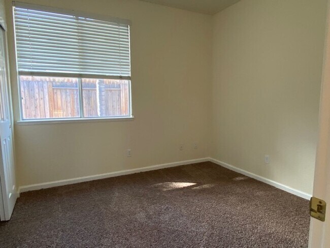 Building Photo - 216 Shanley Ct