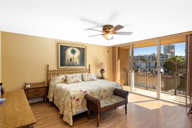 Building Photo - 822 NE 25th Ave