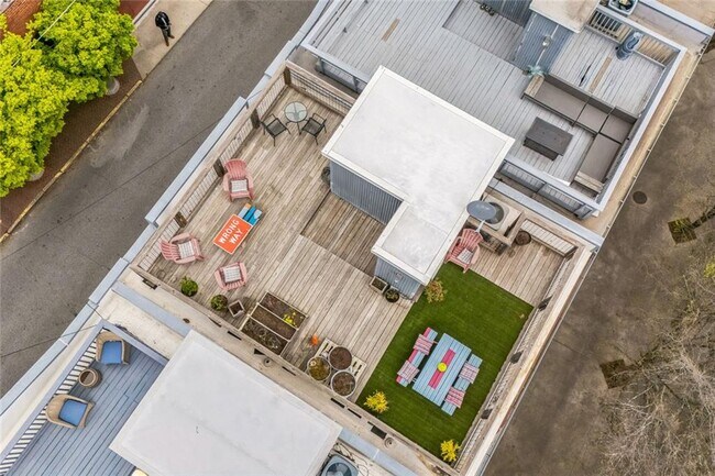 Building Photo - 230 Bradberry St SW