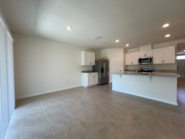 Building Photo - BEAUTIFUL New Build 4Bedroom 2 Bathroom Ho...