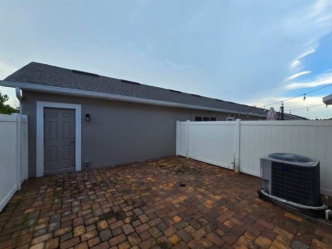 Building Photo - 8642 Vedder Ln