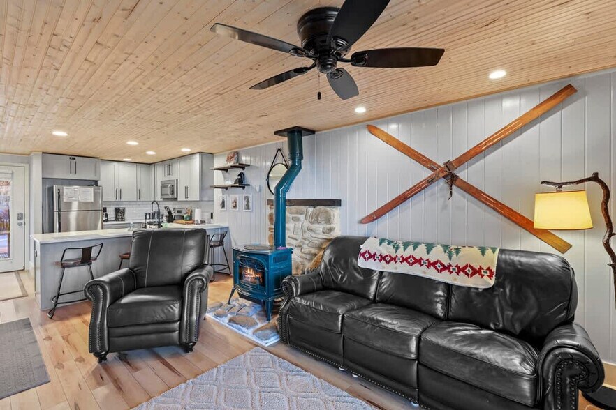 Building Photo - 102 Skiview Ln