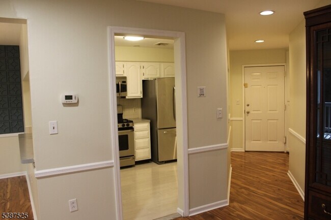 Building Photo - 75 Quartz Ln