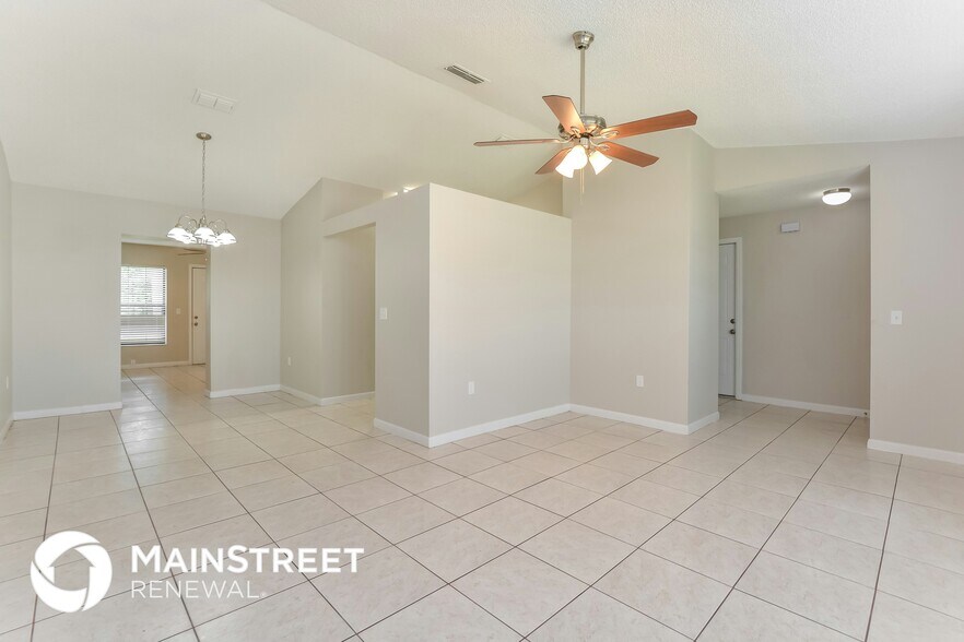 Building Photo - 1679 April Ave