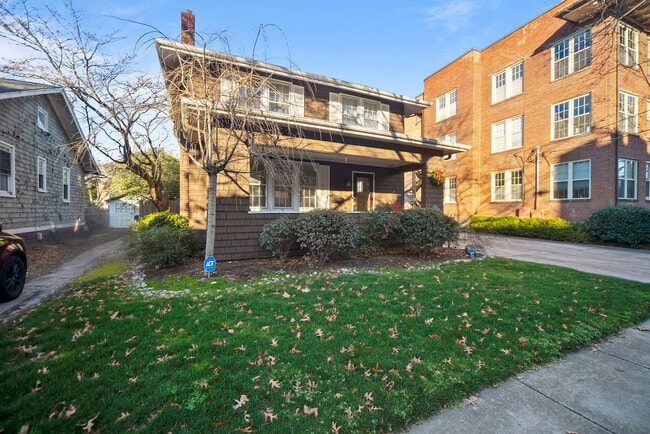 Building Photo - 916 Brandon Ave