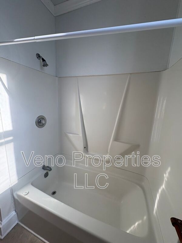 Building Photo - 109 Third Street