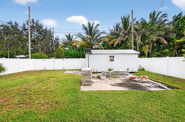 Building Photo - 601 SW 5th Ave