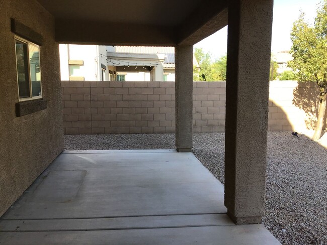 Building Photo - Clean 5Bdrm/3bath - 2905 sq/ft in Sagauro ...