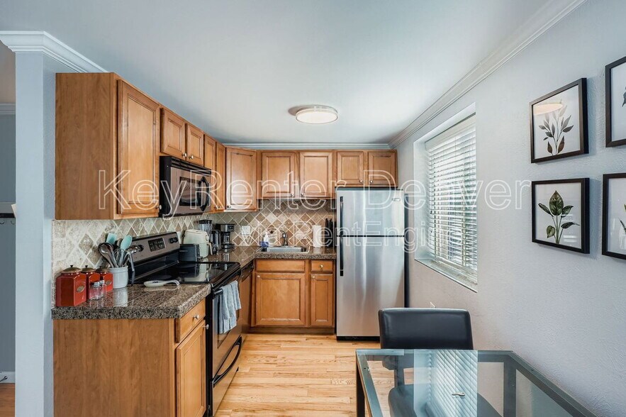 Building Photo - 1327 Steele St