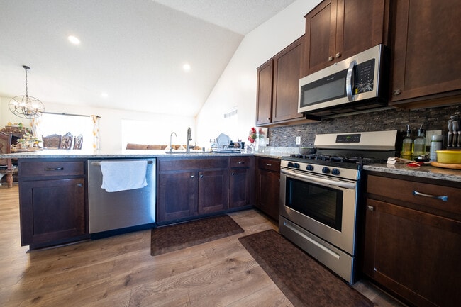 Building Photo - 15104 Emory Cir