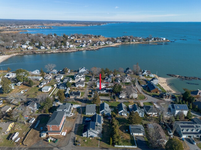 Building Photo - 18 Bay St