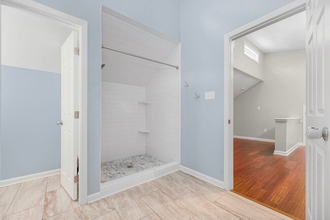 Building Photo - (Coming Soon) Renovated Home just minutes from Uptown!