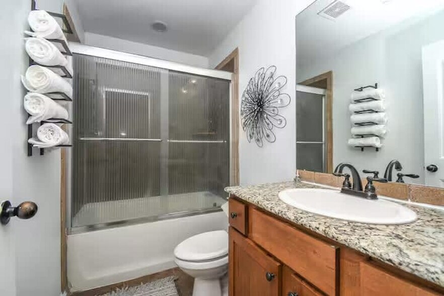 Building Photo - 731 Cypress Ct