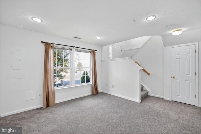 Building Photo - 5015 Leasdale Rd