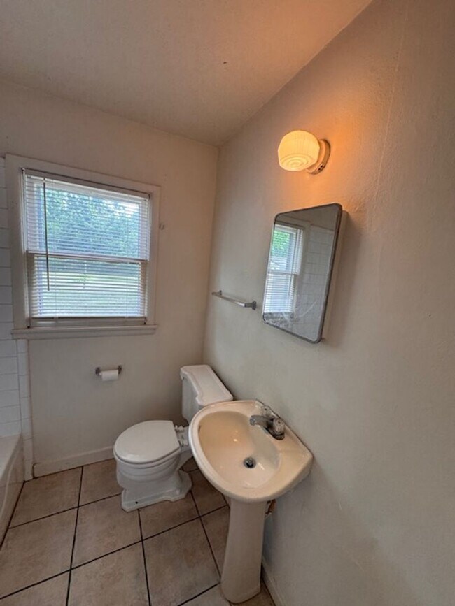Building Photo - Norman 2 bed cutie, clean and ready for move in!  covered porch and storage shed!