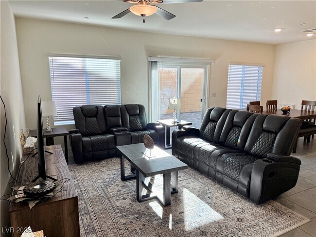 Building Photo - 10939 Cheshire Wds Ave